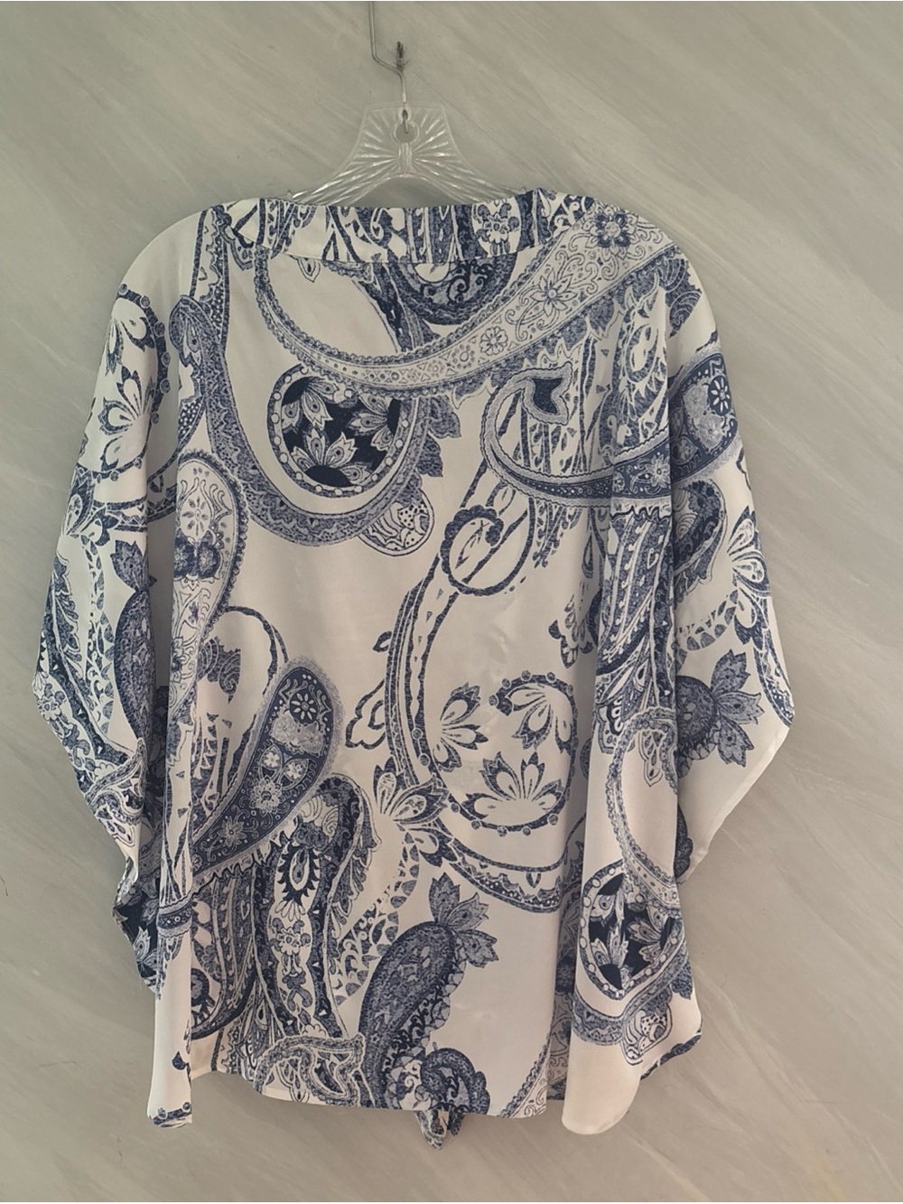 Chico's 2 (L) White/Blue Paisley V-Neck Kimono Sleeves Tie Hem Blouse Coastal - Picture 7 of 10